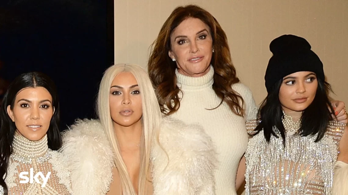 Style Kardashian : robes de soirée élégantes pour Noël 2023
