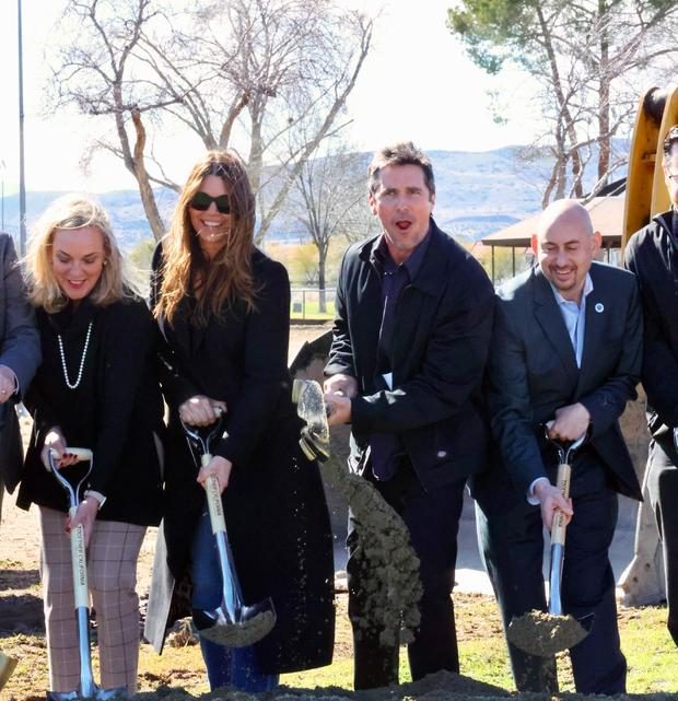 Together California inaugure la construction d'un nouveau centre de placement familial avec le cofondateur Christian Bale