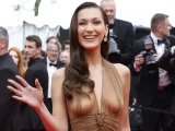 À Cannes, Bella Hadid fait passer le look nu à un autre niveau