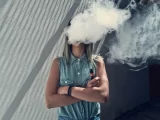Cigarettes électroniques : comment aider les adolescents à arrêter de fumer